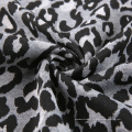 Textiles personnalisés tissu et textiles pour vêtements Rayon Yarn teints minuscules léopard jacquard jersey tissu tricot tricot OEM accepter